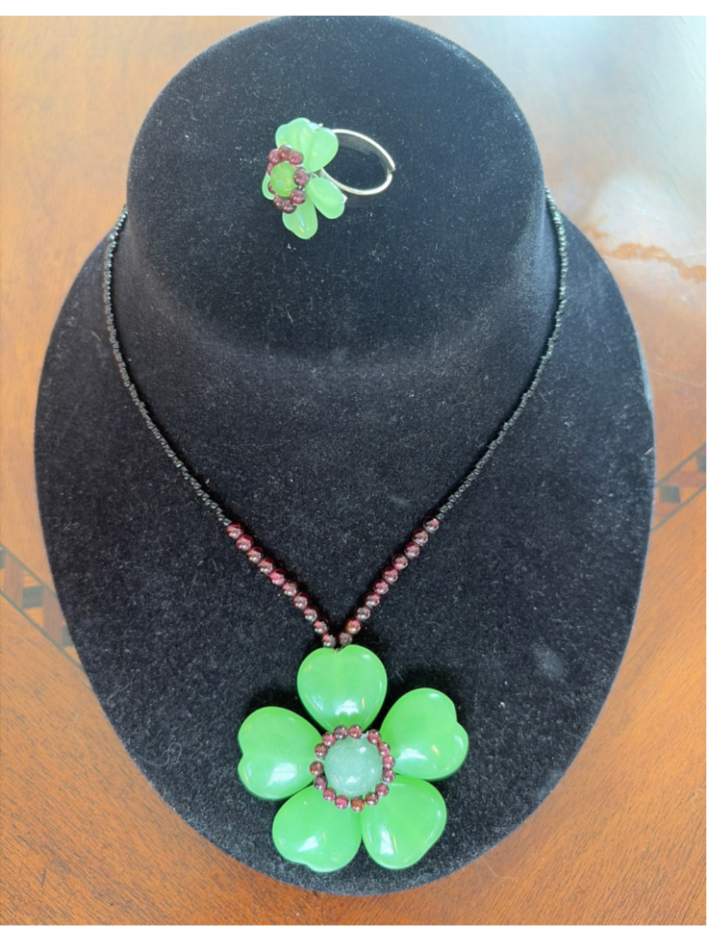 Vtg Artisan Gemstone Green Flower Statement Necklace & Ring Set